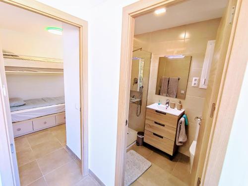 Ένα μπάνιο στο Family Suite with Terrace Garden