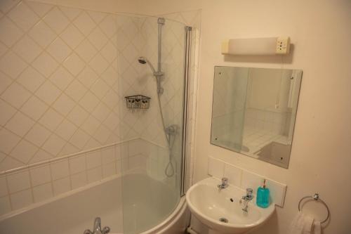 Ванная комната в Perfect Spacious Contractor Stay
