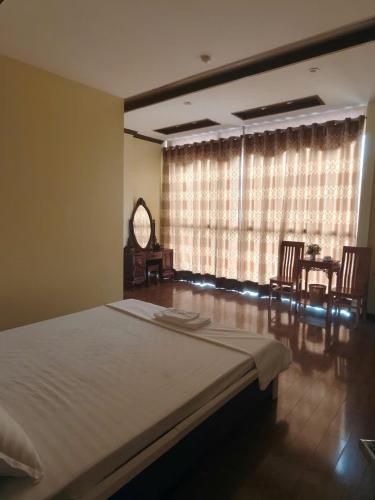 Postel nebo postele na pokoji v ubytování Đức Anh Hotel Ninh Binh