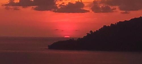 Gallery image of The Shore KK - Seaview Suite with Stunning Sunset & Private Balcony in City Centre in Kota Kinabalu