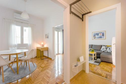 Bright apartment in old Athenian neighborhood!