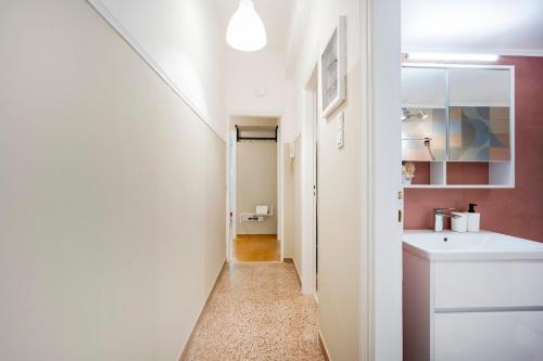 Bright apartment in old Athenian neighborhood!