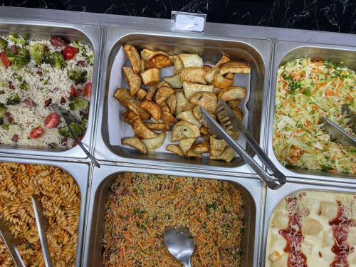 Makanan di atau berdekatan hotel