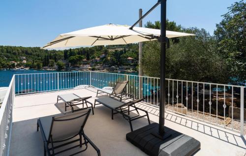 Πισίνα στο ή κοντά στο Lovely Home In Rogac With Wifi