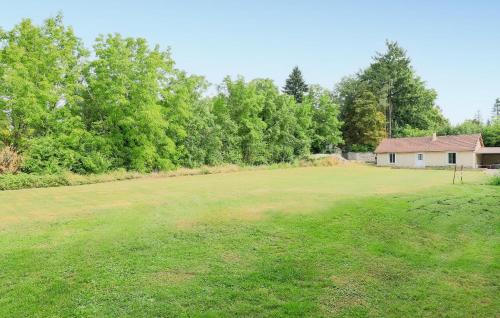 Jardín al aire libre en Beautiful Home In Monthenault With Wifi