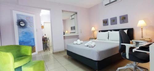 Seaside Studio 2 Chania, 90m from the beach in Chania, Free parking on site, Garden, Fast Wi-Fi Self Check in
