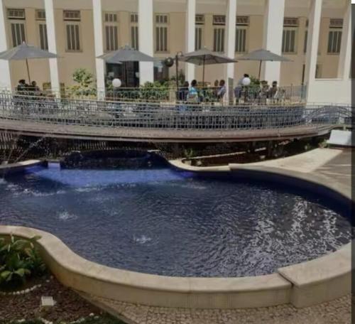 a large pool of water in front of a building at Panamá 90 - 22 in Poços de Caldas