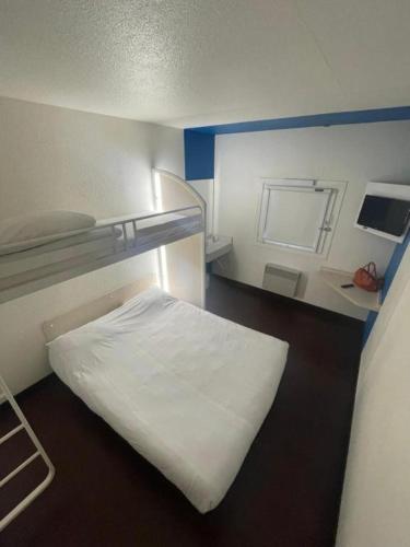 a small room with a bunk bed and a mirror at Unisotel Colmar Parc Des Exposition EX F1 in Colmar