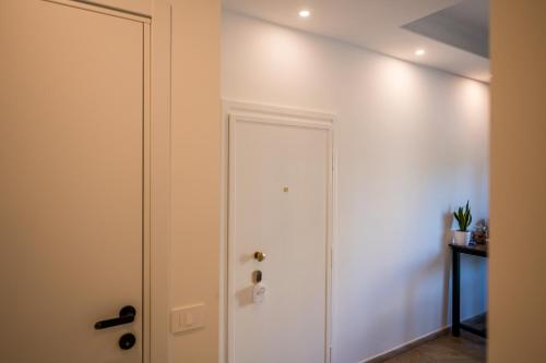 a door in a room with a white wall at Show MI Rooms Milano - San Siro Stadio - Ippodromo - Rho Fiera in Milan