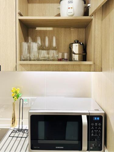 a kitchen with a microwave oven in a kitchen at YAKA Trizen Luxury Apartments - 53rd and 51st Floor with Stunning Views in Colombo