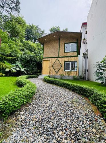 Το κτήριο όπου στεγάζεται  η παραθεριστική κατοικία