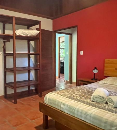 Ένα ή περισσότερα κρεβάτια σε δωμάτιο στο Los Delfines Lodge