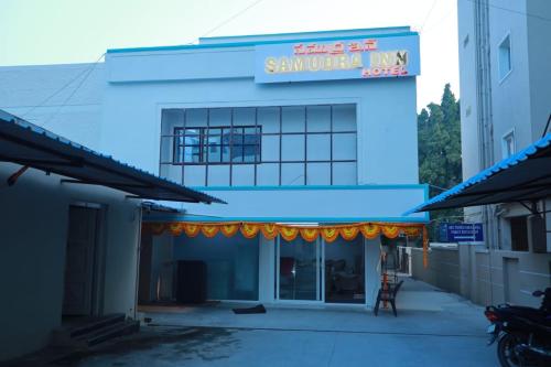 Bangunan di mana terletaknya hotel