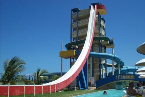 Πισίνα στο ή κοντά στο Casa de Praia en GURIRI com piscina