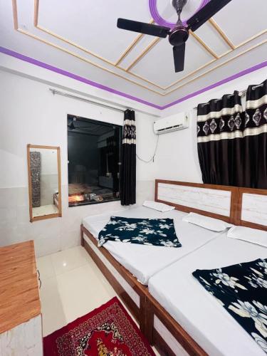 Katil atau katil-katil dalam bilik di New khandelwal Guest House