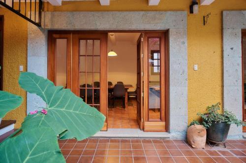 Imagine din galeria proprietății Casa Dos Parques Pool Garden Design Location în Oaxaca