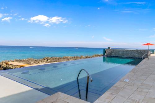 Πισίνα στο ή κοντά στο Lighthouse Point Residences