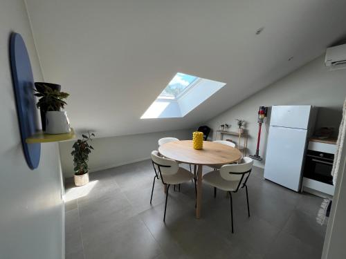 Studio SC - Cozy appartement in Genk near Thor Park - 4 peopleにあるキッチンまたは簡易キッチン