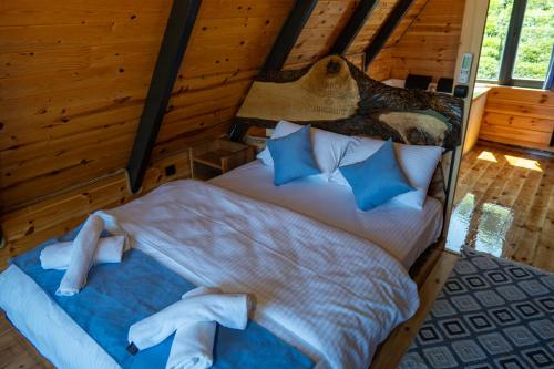 Postel nebo postele na pokoji v ubytování Atmaca Bungalov