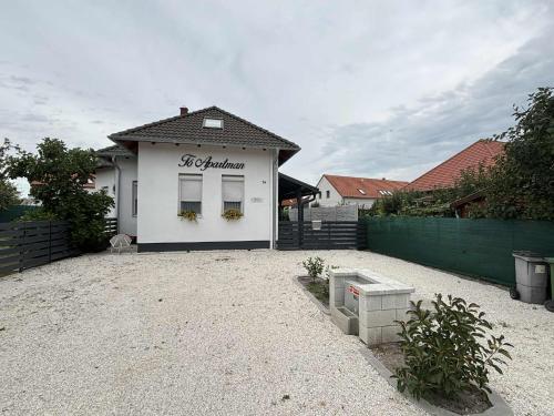 Tó Apartman