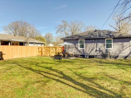 Gallery image of Seven Pines Retreat Peaceful, Stocked Home in White Hall in Pine Bluff