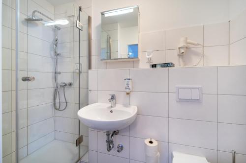 Bilik mandi di Bella Fino - Hotel & Suites
