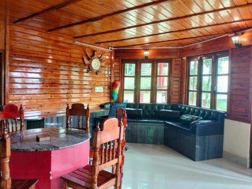 a living room with a couch and a table at Ribsweet Treetops Bed and Breakfast in Pynursla