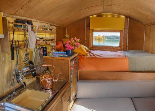 Katil atau katil-katil dalam bilik di 4x4 Mountain Cabin