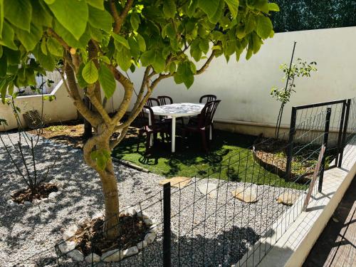Κήπος έξω από το Maison avec terrasse et jardin - proche Montpellier et plages