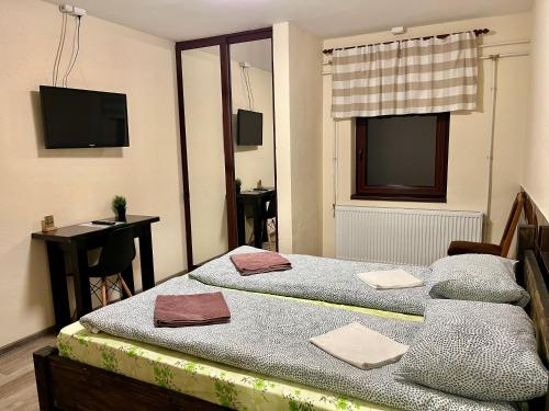Ένα ή περισσότερα κρεβάτια σε δωμάτιο στο Garden Inn