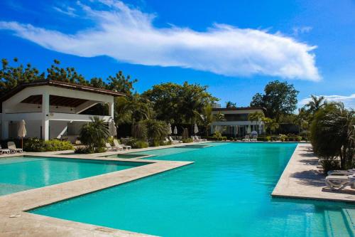 a swimming pool with blue water in a resort at Modern, Comfortable, Close to Beaches in Colorado