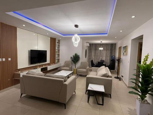 Телевізор і / або розважальний центр в Crystal Suite