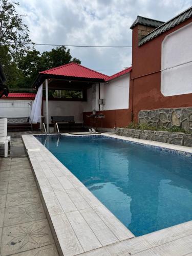 Piscina a Gabala A frame o a prop