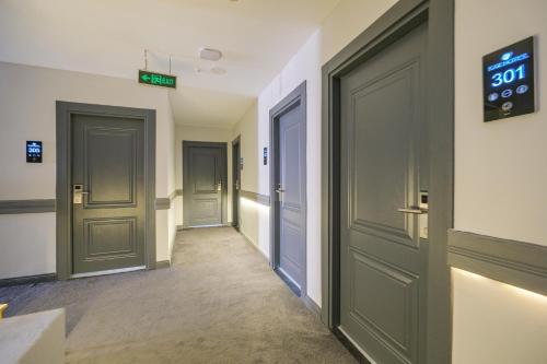 a hallway with two doors and a sign that reads at Kar Hotel in Mersin