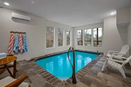 Relaxing cabin retreat-pool, hot tub and game room photo 1