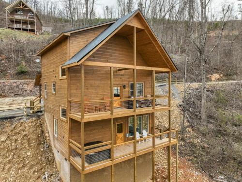 Relaxing cabin retreat-pool, hot tub and game room photo 15