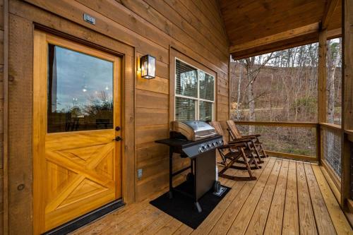 Relaxing cabin retreat-pool, hot tub and game room photo 16