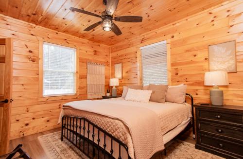 Relaxing cabin retreat-pool, hot tub and game room photo 17