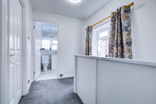 Et badeværelse på The Parklane Residence