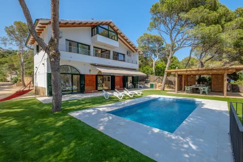 Villa Can Reig Tamariu, next to the beach