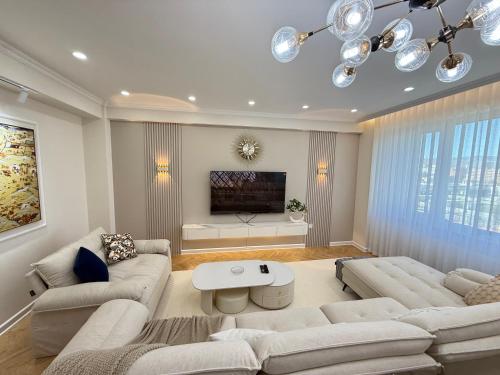 Luxury 2BR Apartment 100m2 Near Naadam Center and City Center