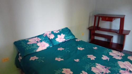 Isi's Guest Houseにあるベッド
