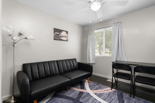Χώρος καθιστικού στο Updated & centrally located, 3-bedroom house with AC in charming Ann Arbor