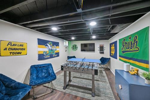 サウスベンドにあるWalk to Notre Dame Game Room Enclosed Porchのギャラリーの写真