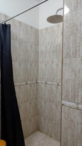 a shower with a shower curtain and a shower head at Mini apartamento 2 habitaciones in Ciudad Guayana
