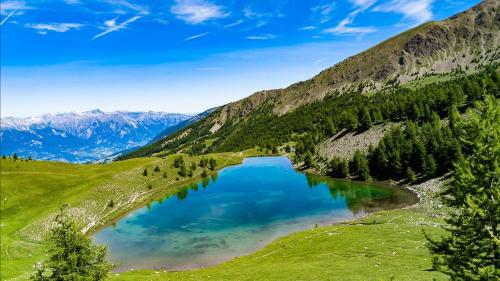 a view of a mountain lake in a valley at Appartement au pied des pistes in Les Orres