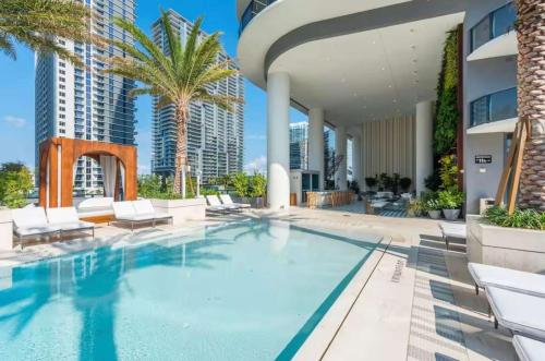 Bazén v ubytování Suite SLS Lux Brickell City Views nebo v jeho okolí