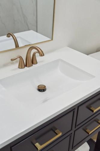 a bathroom with a sink and a mirror at Edisto Island Oasis in Edisto Island
