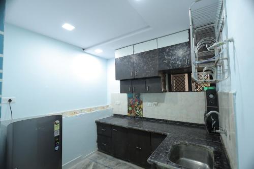 Η κουζίνα ή μικρή κουζίνα στο Saavaa Homestay