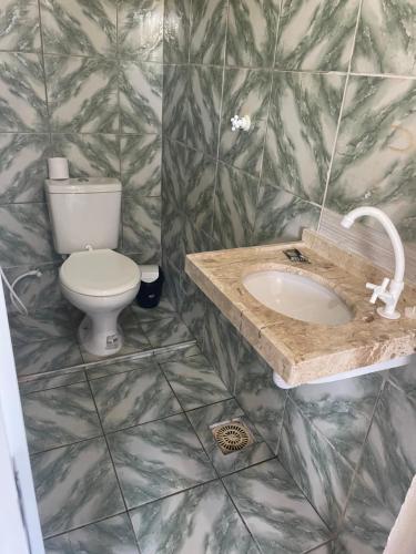 Et badeværelse på Coqueiros Lounge